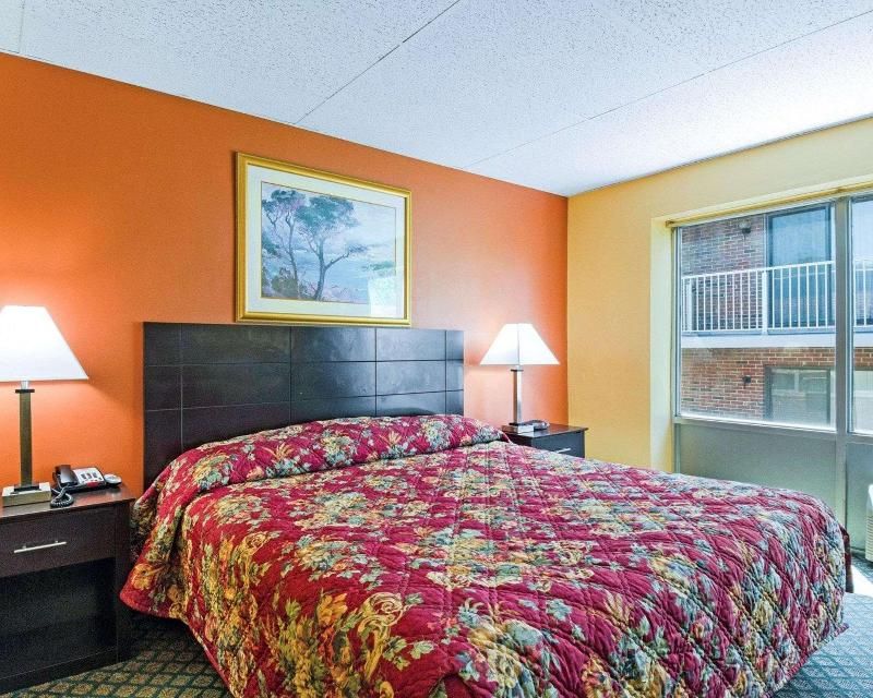 Econo Lodge Framingham Area 2