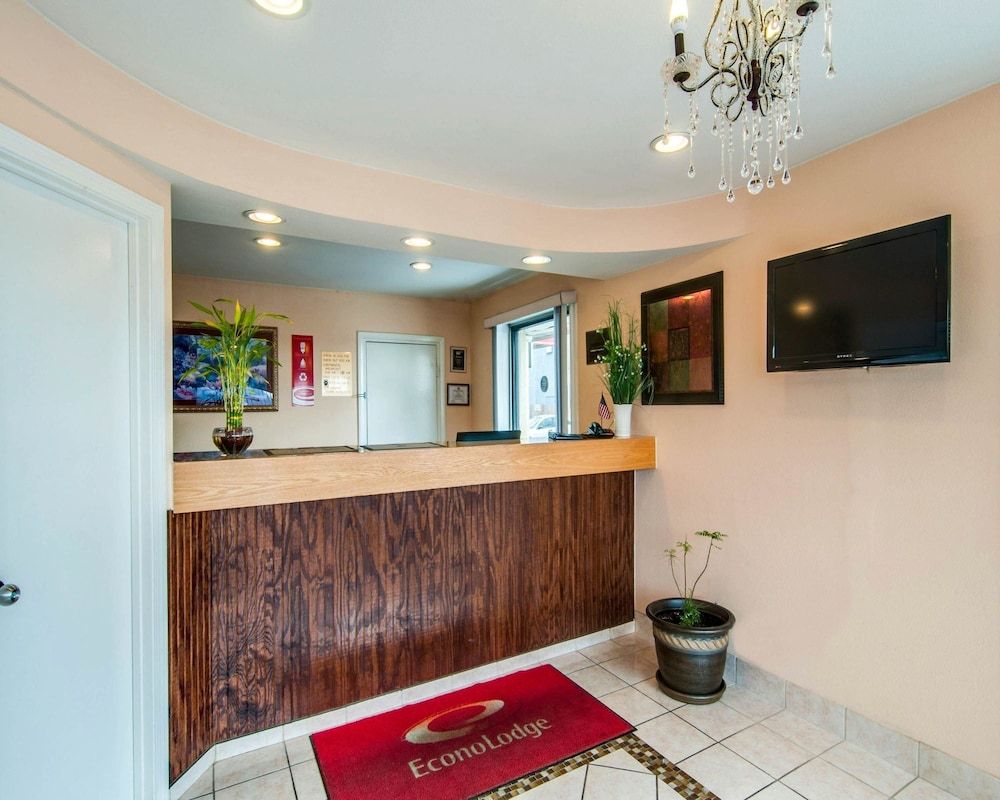 Econo Lodge Civic Center 3