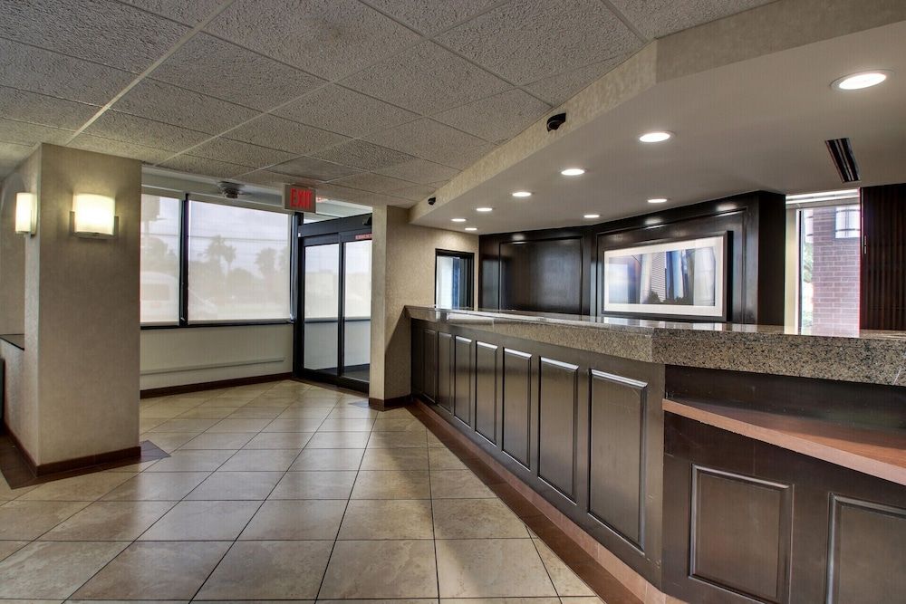 Sonesta Essential Houston Hobby Airport 2