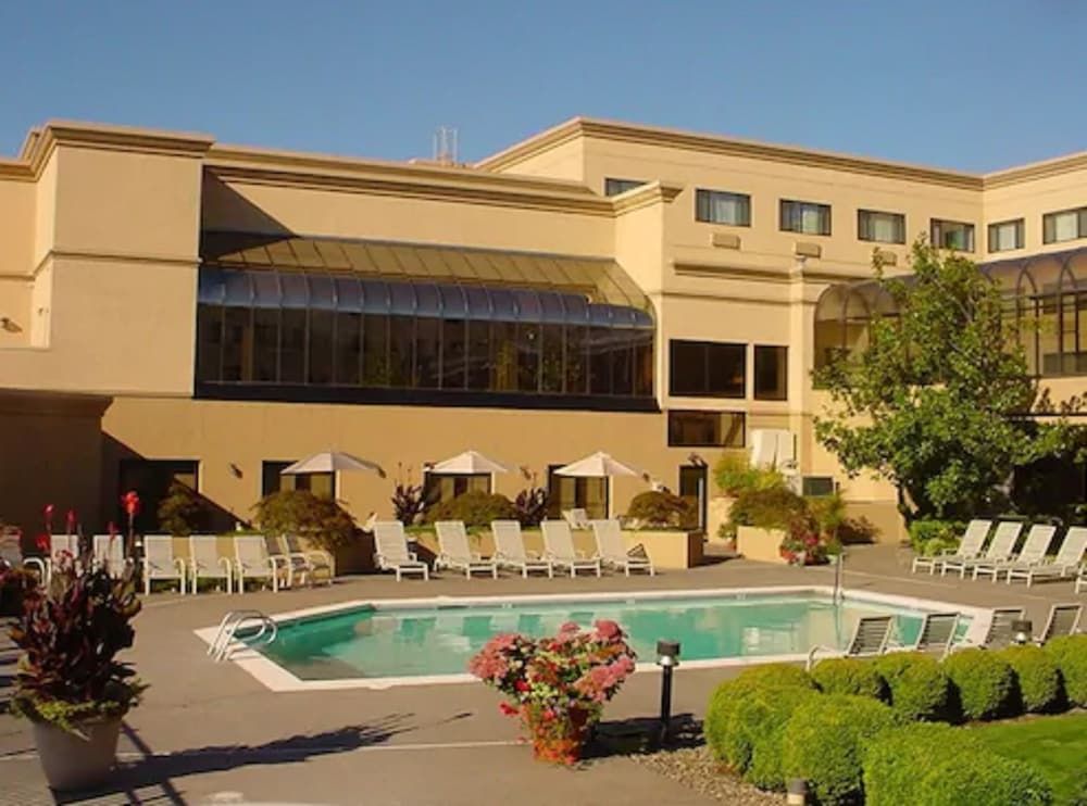 Monarch Hotel & Conference Center 1