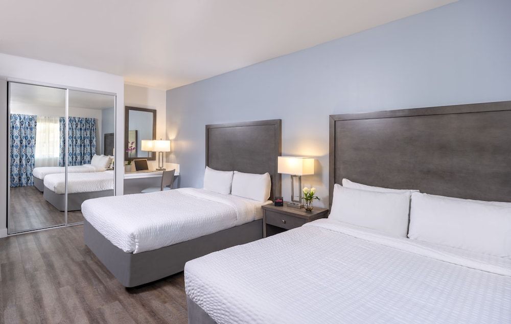 Beachfront Inn and Suites at Dana Point 3