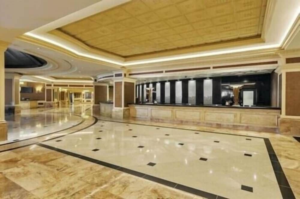 Gold Strike Casino Resort 3