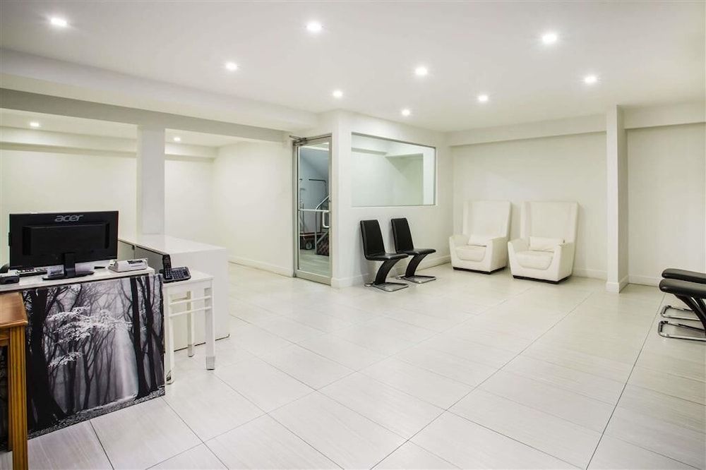 Arya Blu Inn & Suites 3