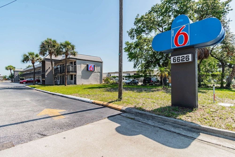 Motel 6 Tampa, FL 2 estrelas em Tampa