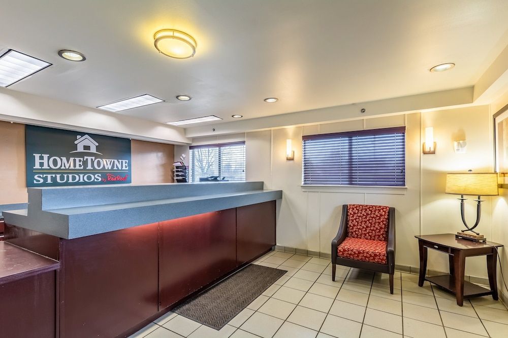 HomeTowne Studios by Red Roof Louisville 2