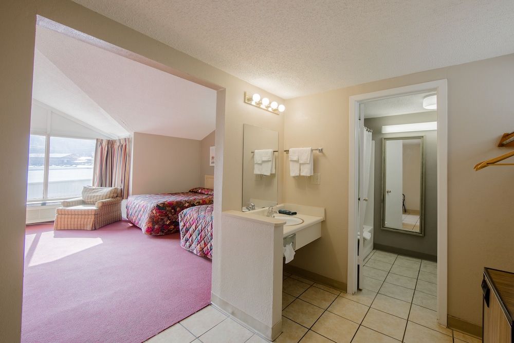 Green Valley Motel 3