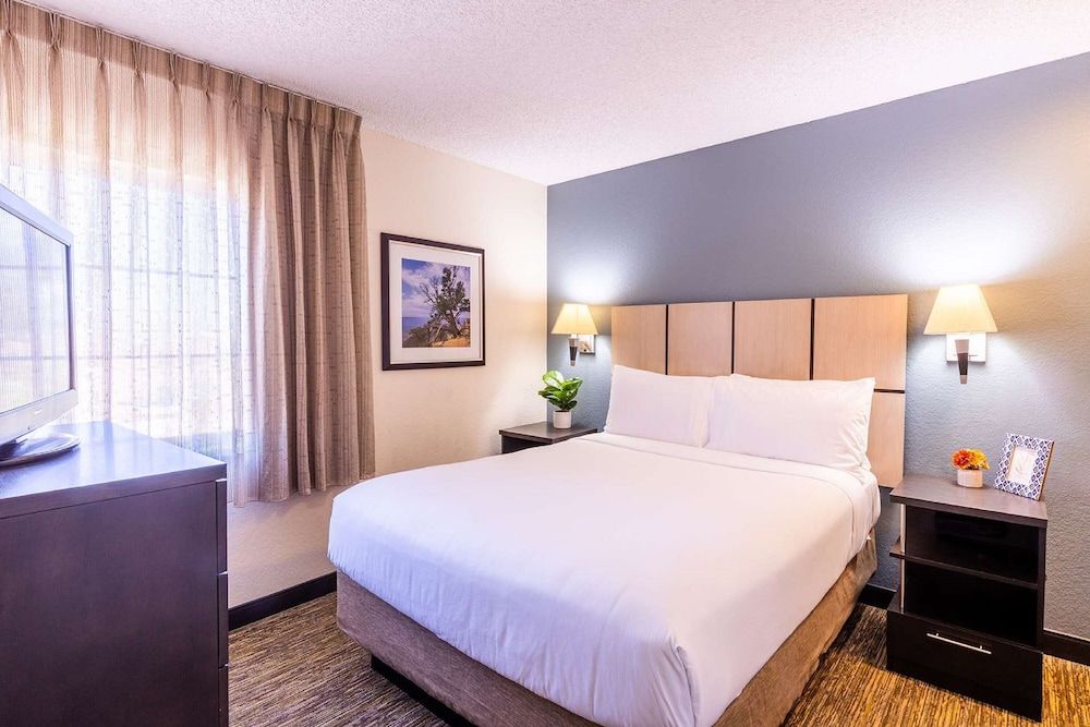 Sonesta Simply Suites Orange County Airport 3