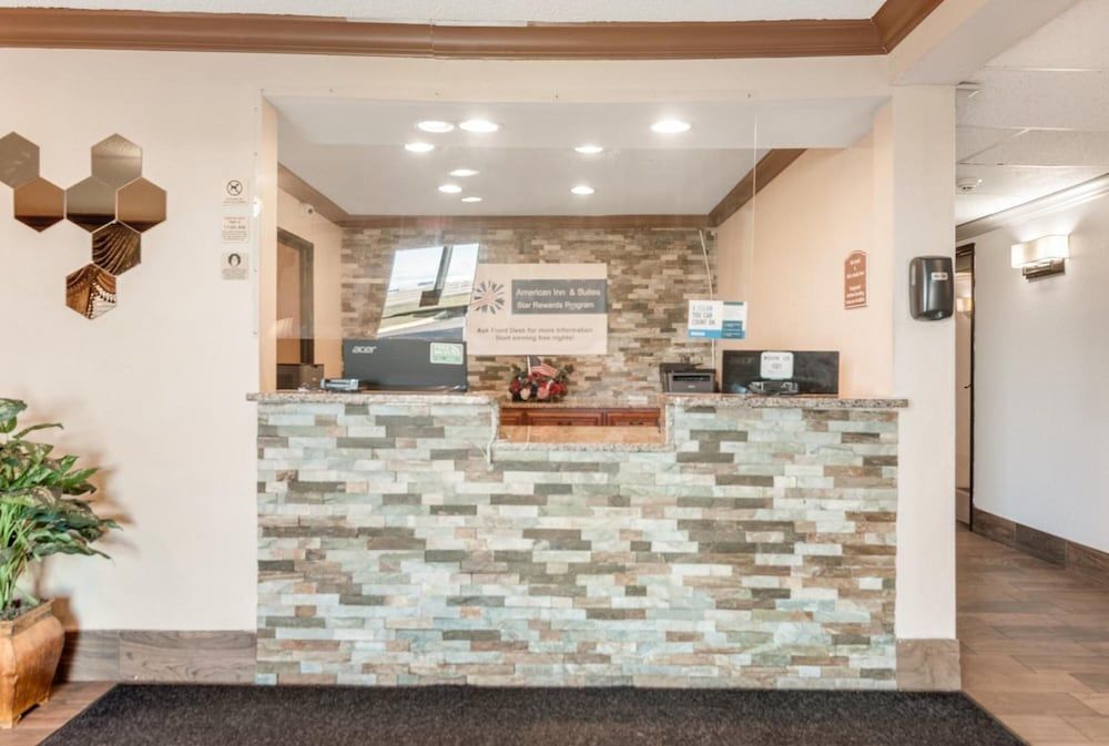 American Inn Suites Detroit Metro Airport 3