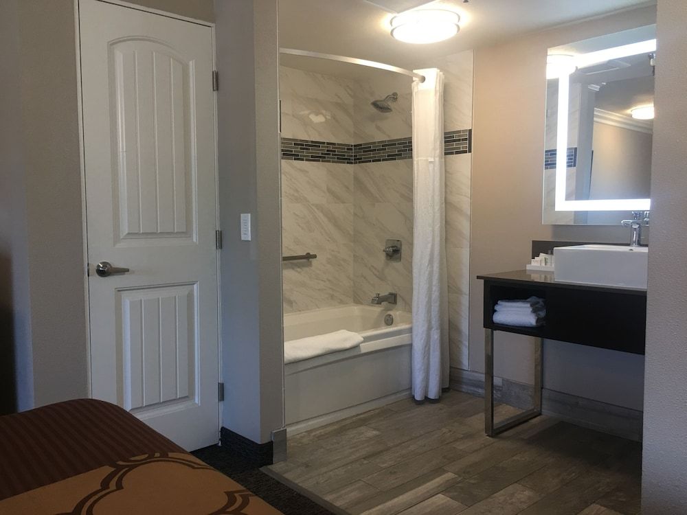 Super 8 Ontario CA 3