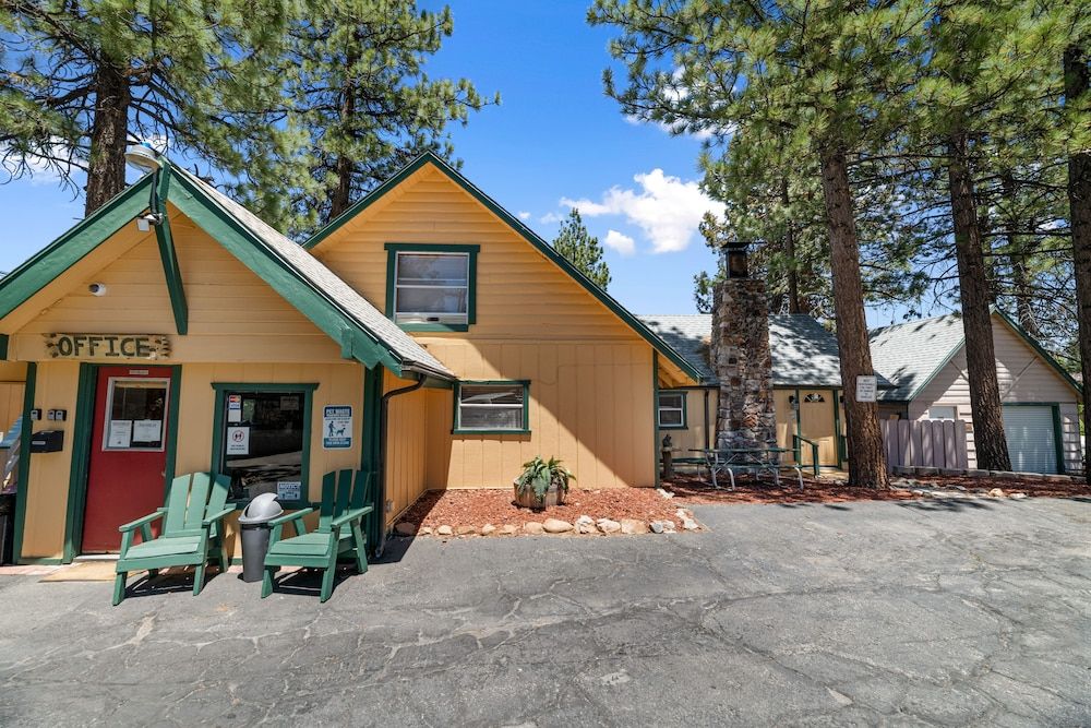 Big Bear Lakefront Lodge 2