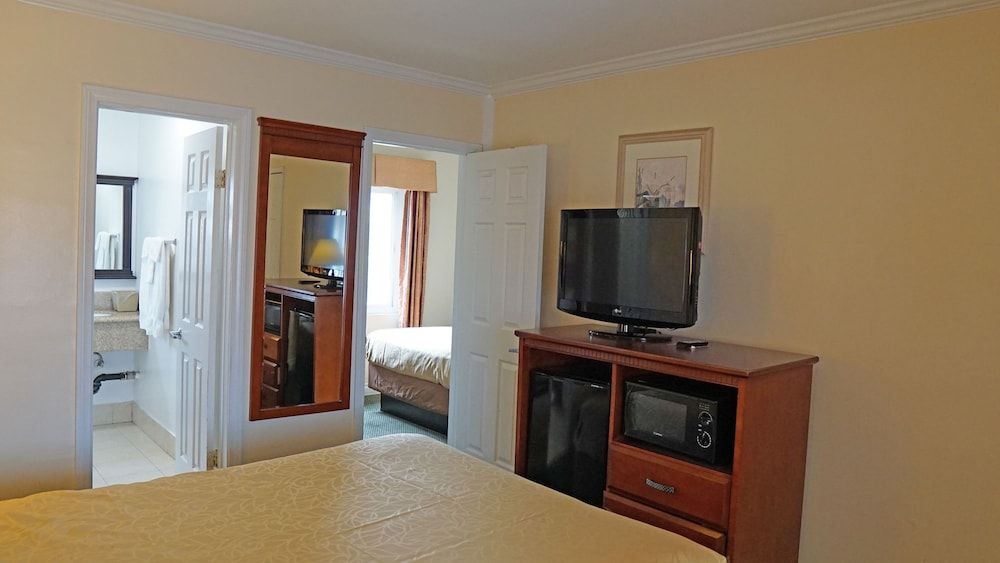 Redondo Inn and Suites 2