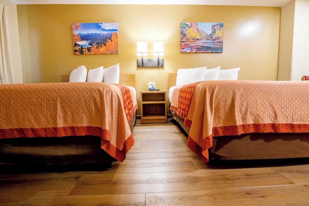 Glenwood Springs Cedar Lodge 3