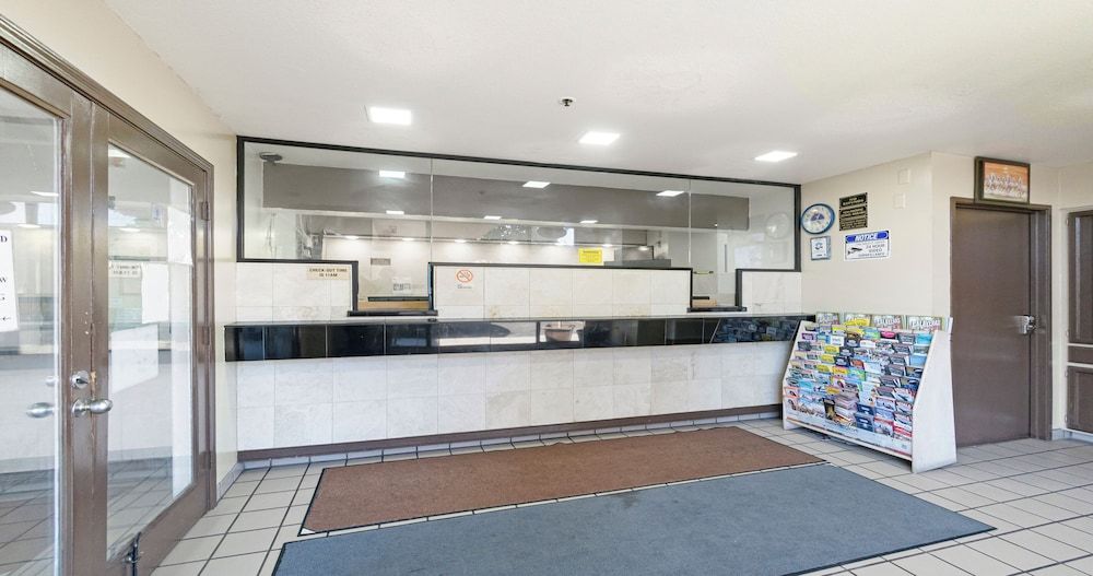 Budget Inn & Suites Stockton 2