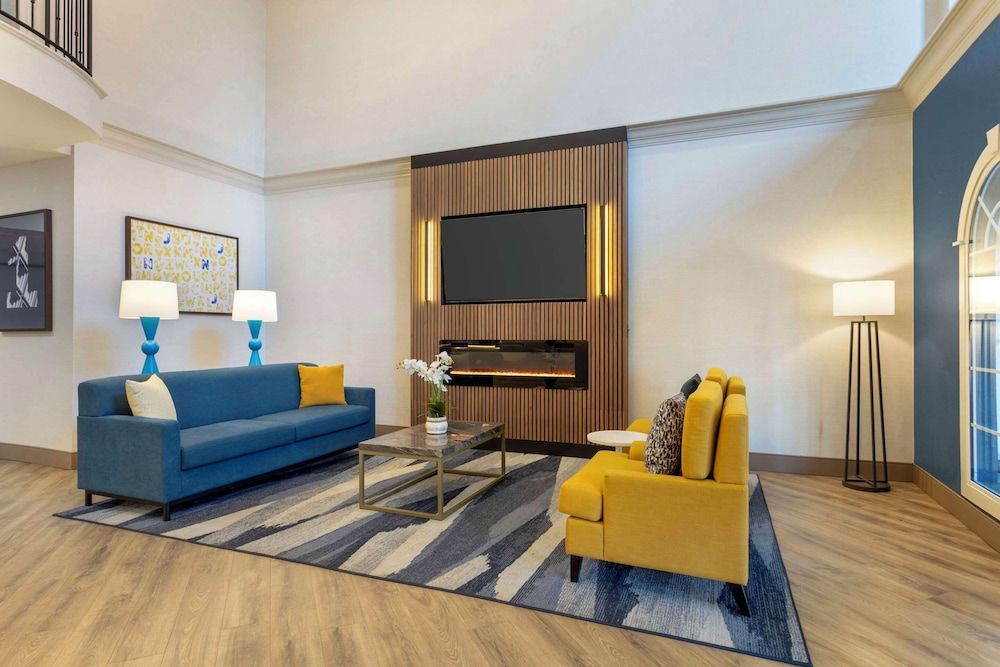 Comfort Suites East Brunswick - South River 3