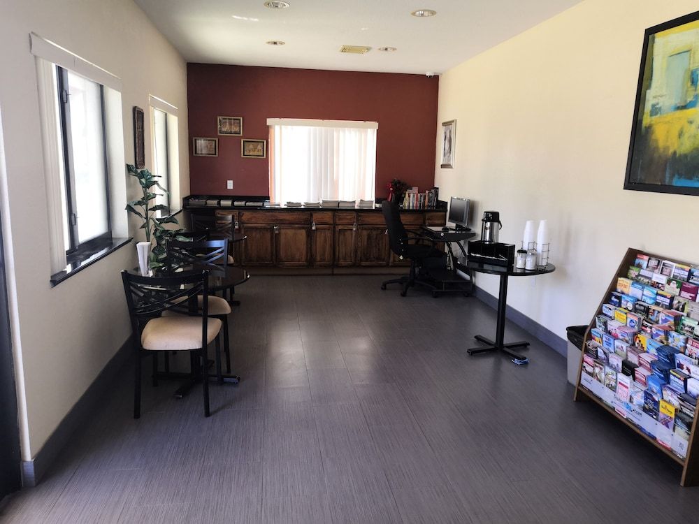 Scottish Inn & Suites 2
