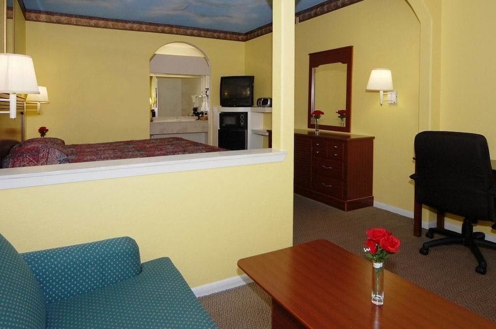Scottish Inn & Suites 3