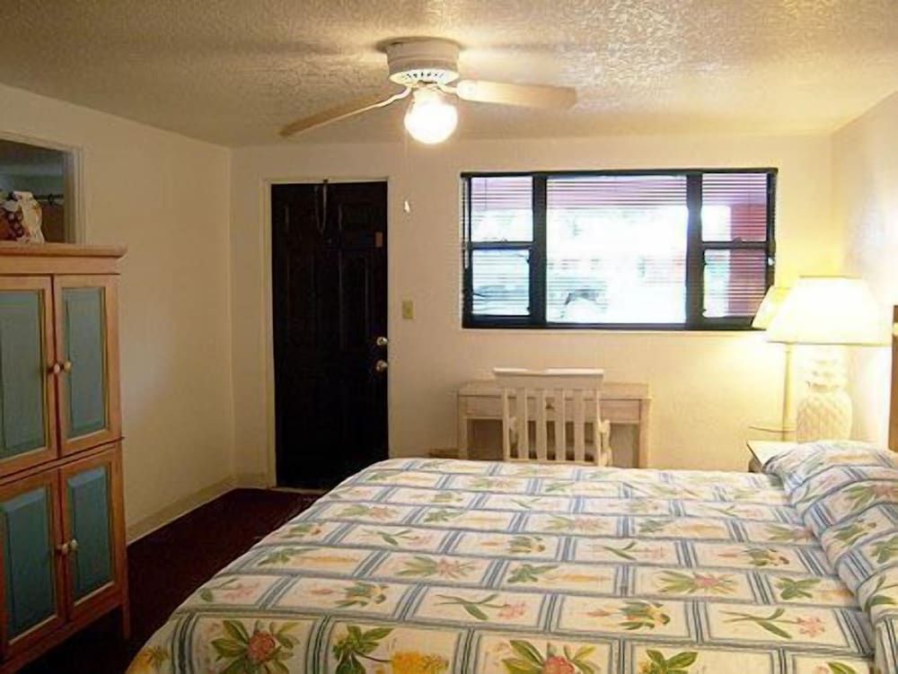 Lake Roy Beach Inn 3