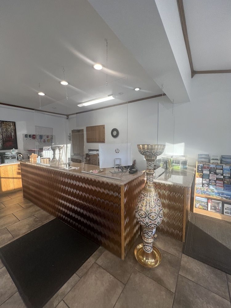 Cedarwood Inn of Ashland 3