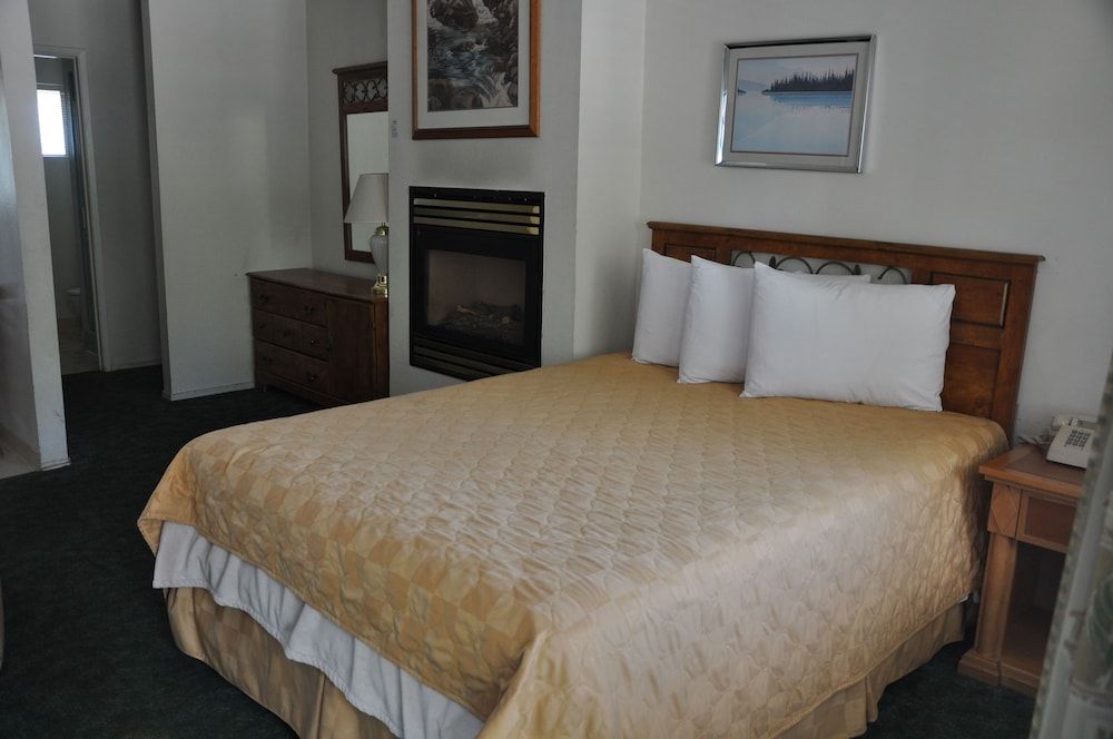 Cedar Inn & Suites 2