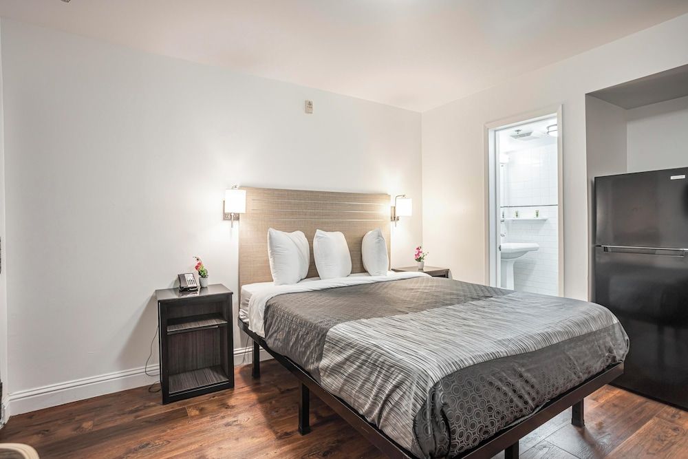 The Greens Hotel - Del Paso Blvd 3