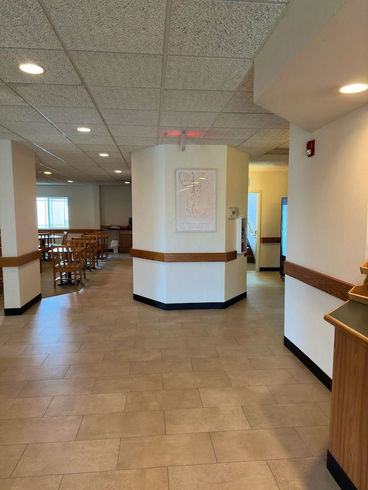 Peppermill Empress Inn 2