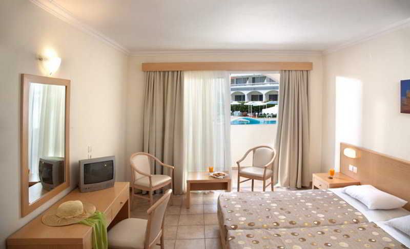 Niriides Beach 4 estrelas em Kolimbia