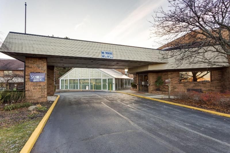 Skylight Inn Cleveland Willoughby 3