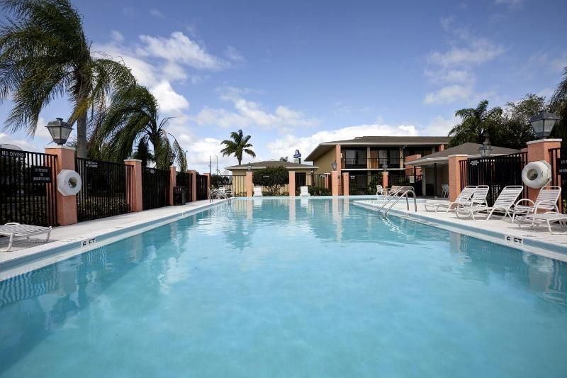 Americas Best Value Inn-FL Turnpike & I-95 Junctio 2 estrelas em Fort Pierce