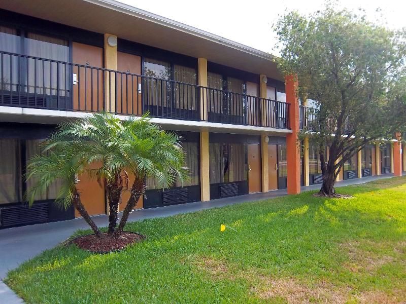 Americas Best Value Inn-FL Turnpike & I-95 Junctio 2