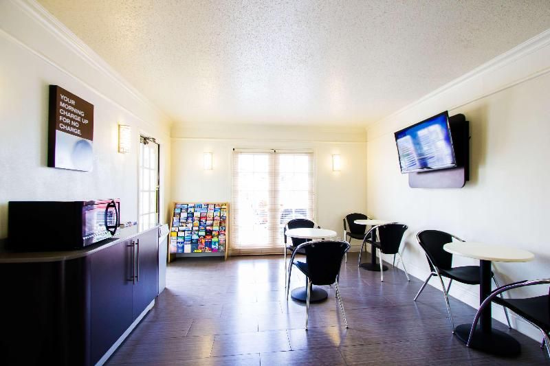 Motel 6 Austin - Midtown 2