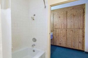 Americas Best Value Inn & Suites Bakersfield Centr