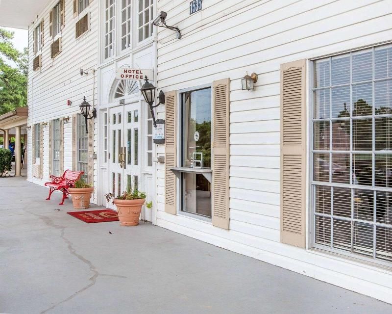 Econo Lodge Birmingham AL 3