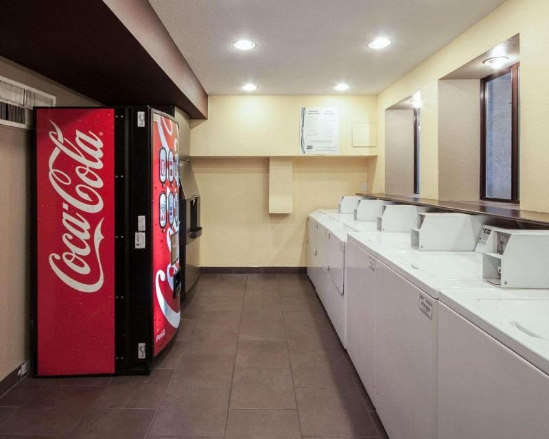 Quality Inn Airport East 3