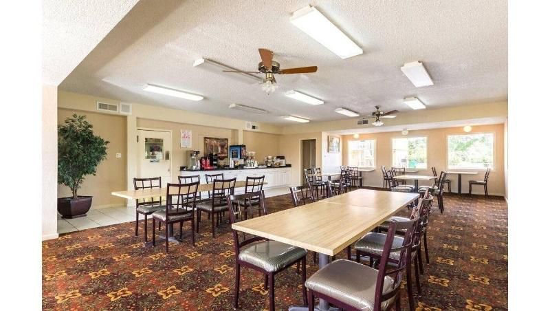 Hillview Inn 3