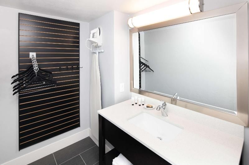 Red Lion Inn & Suites Tucson Downtown 2