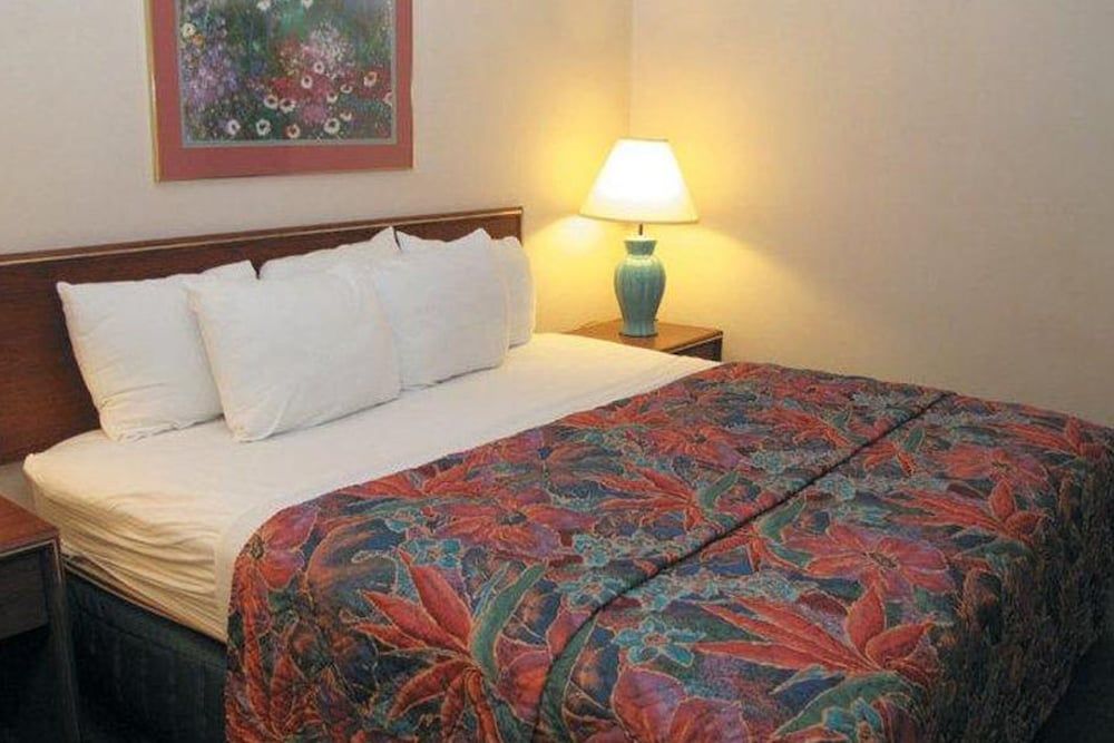 Norwood Inn & Suites by BlissPoint Post Rd Indianapolis 2