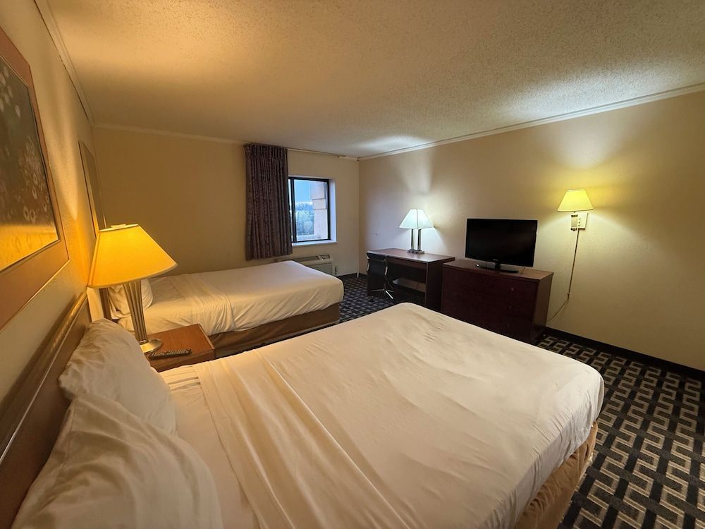 Norwood Inn & Suites by BlissPoint Post Rd Indianapolis 3