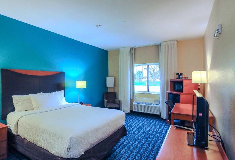 Comfort Inn & Suites (Houston North) 3