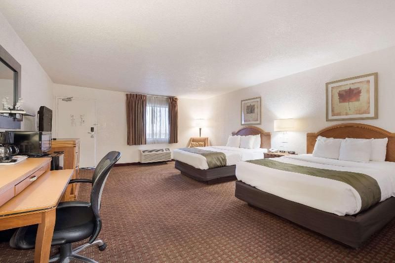 Quality Inn and Suites Lake Havasu 3