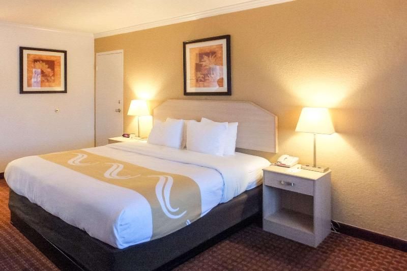 Quality Inn and Suites Lake Havasu 2