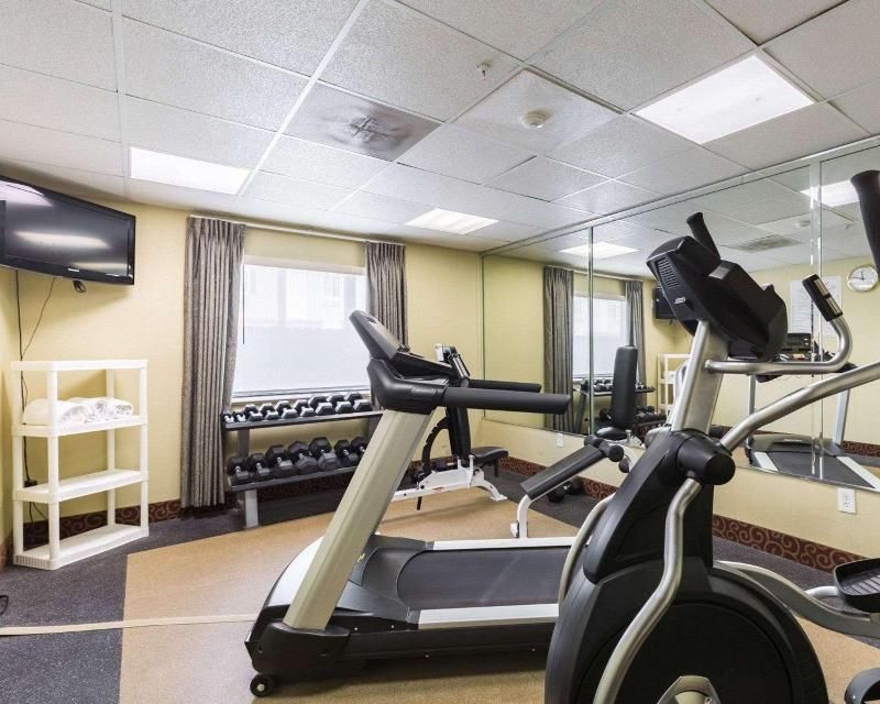 Econo Lodge Inn & Suites East Houston I-10 2