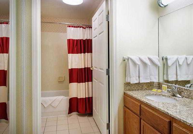 Residence Inn By Marriott Louisville Northeast 3 estrellas en Louisville