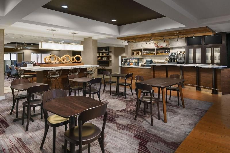 Courtyard Chicago Bloomingdale 2