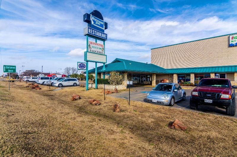 Rodeway Inn Arlington 2