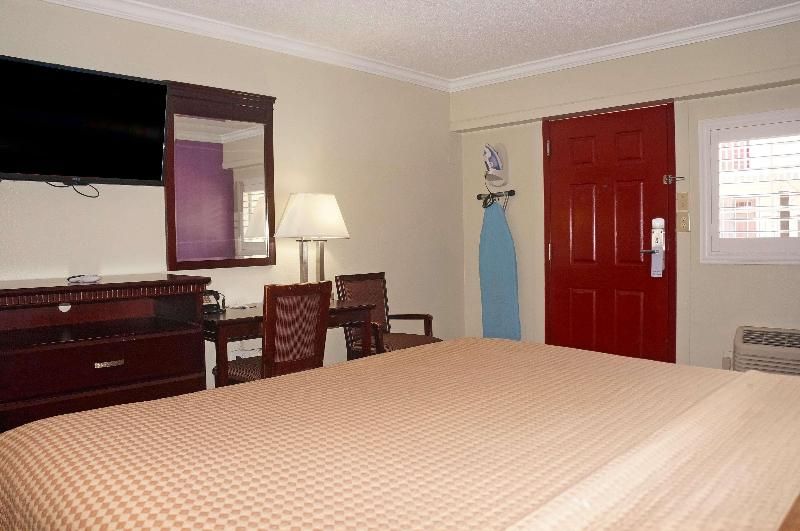 Americas Best Value Inn Fresno Downtown 3