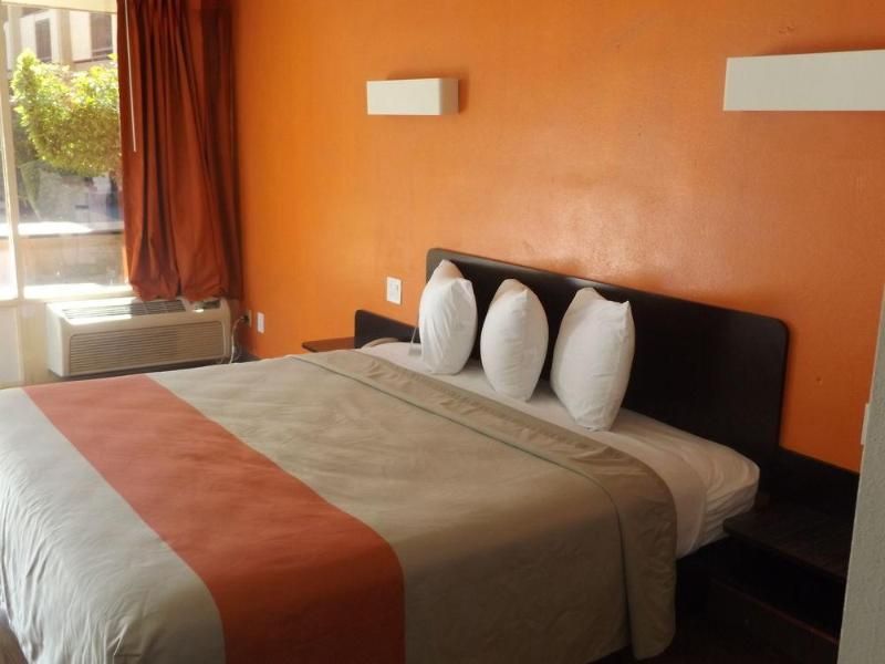 Motel 6 Glendale Inn & Suites  2 étoiles à Glendale