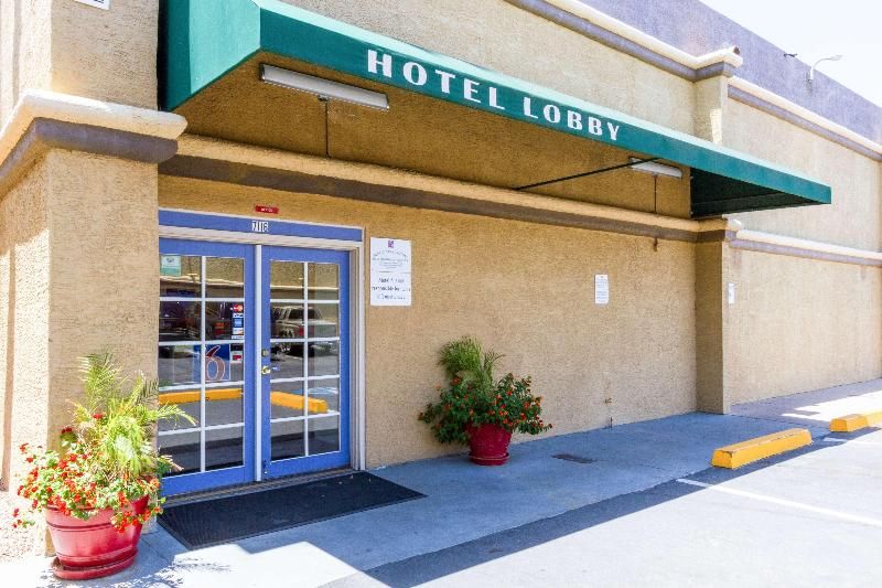 Motel 6 Glendale Inn & Suites  3