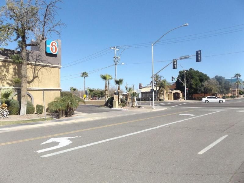 Motel 6 Glendale Inn & Suites  2