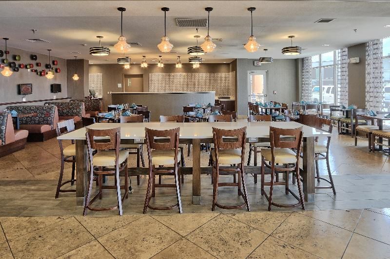 Holiday Inn Hotel & Suites Albuquerque-North I-25 2