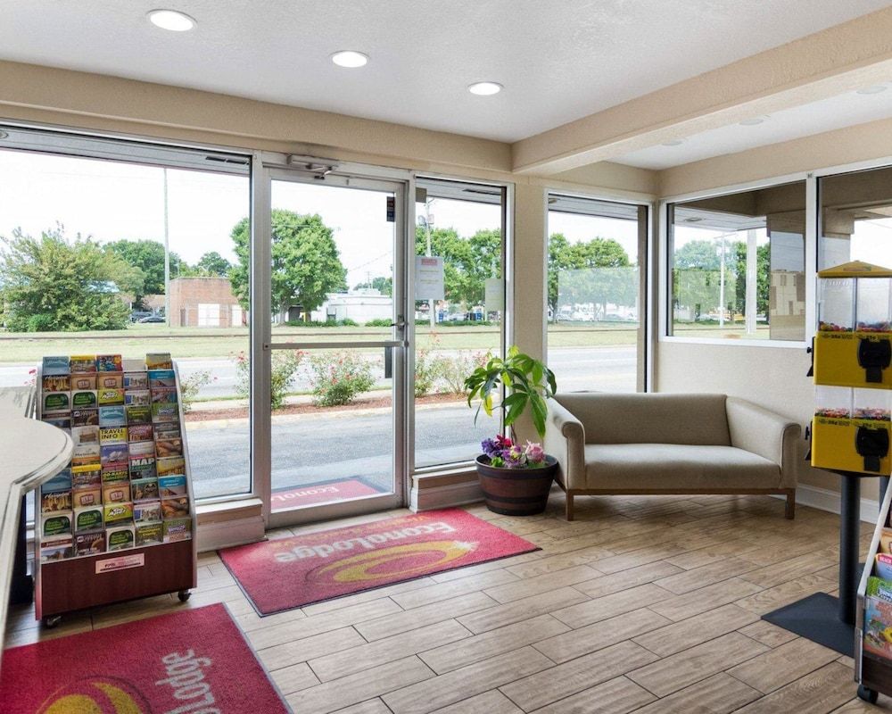 Econo Lodge Town Center 3